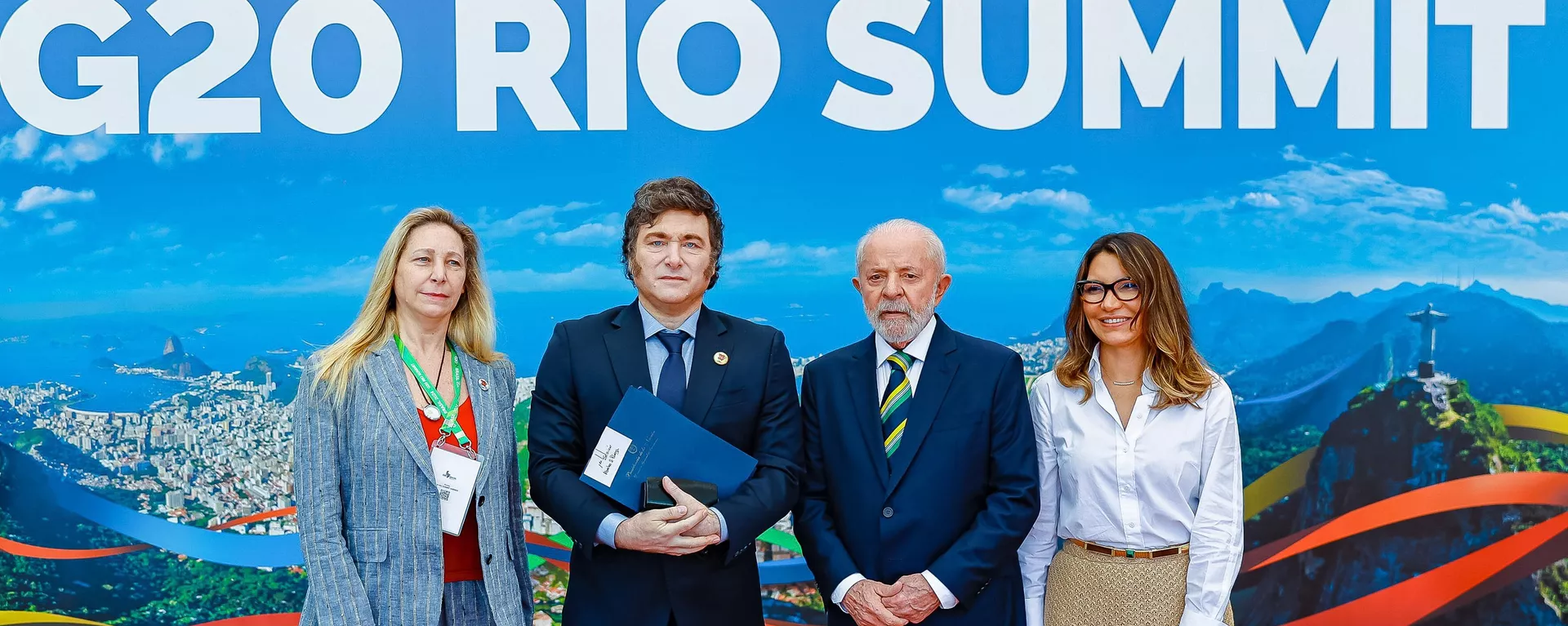 Presidente da República, Luiz Inácio Lula da Silva recebe o presidente da Argentina, Javier Milei, durante cumprimentos aos líderes do G20. Rio de Janeiro, 18 de novembro de 2024 - Sputnik Brasil, 1920, 18.11.2024