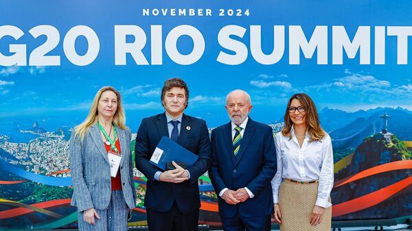 Presidente da República, Luiz Inácio Lula da Silva recebe o presidente da Argentina, Javier Milei, durante cumprimentos aos líderes do G20. Rio de Janeiro, 18 de novembro de 2024 - Sputnik Brasil