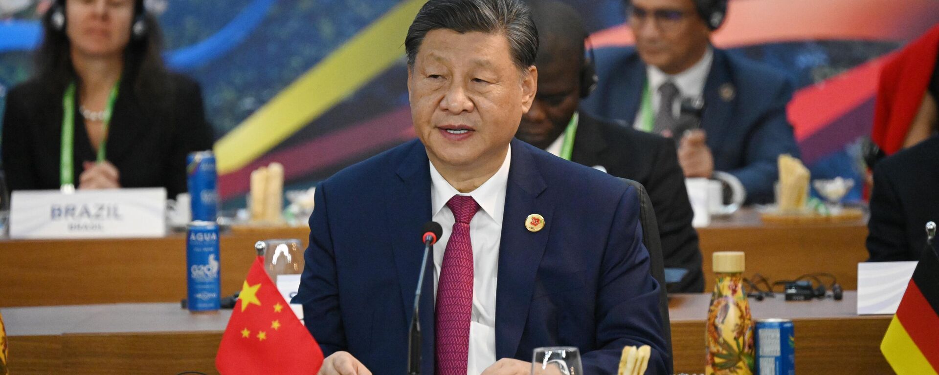 Presidente da China, Xi Jinping, participa da Plenária da Cúpula dos Líderes do G20 - Sputnik Brasil, 1920, 18.11.2024