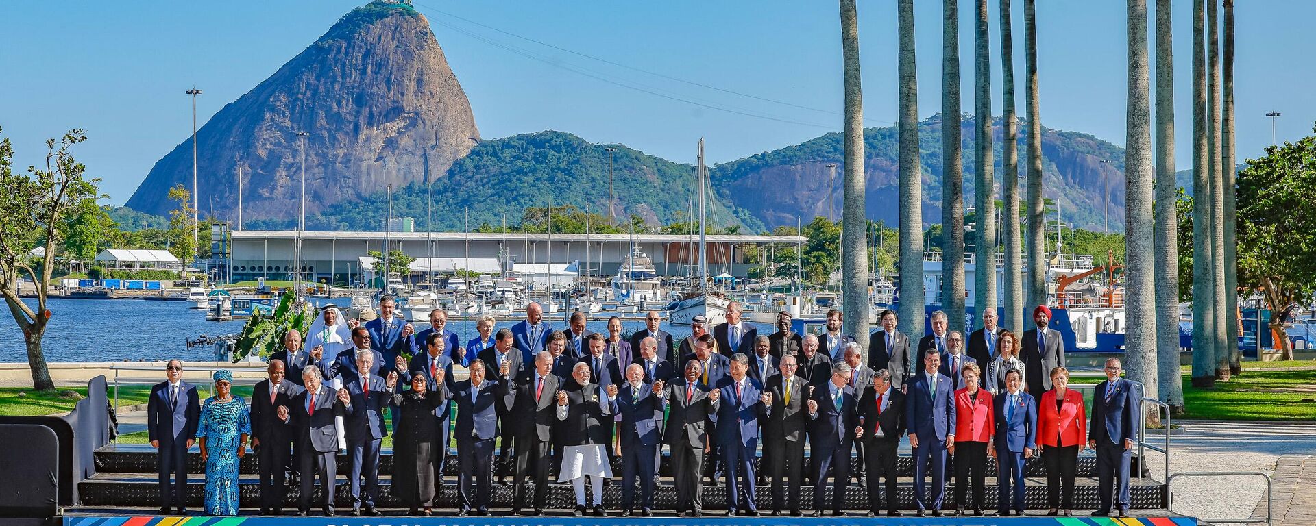 Foto reunindo os líderes na cúpula do G20 - Sputnik Brasil, 1920, 18.11.2024