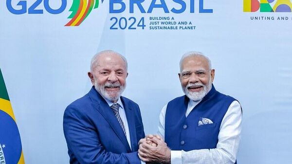 Presidente Luiz Inácio Lula da Silva posa para foto com o primeiro-ministro da Índia, Narendra Modi. Rio de Janeiro, 19 de novembro de 2024 - Sputnik Brasil