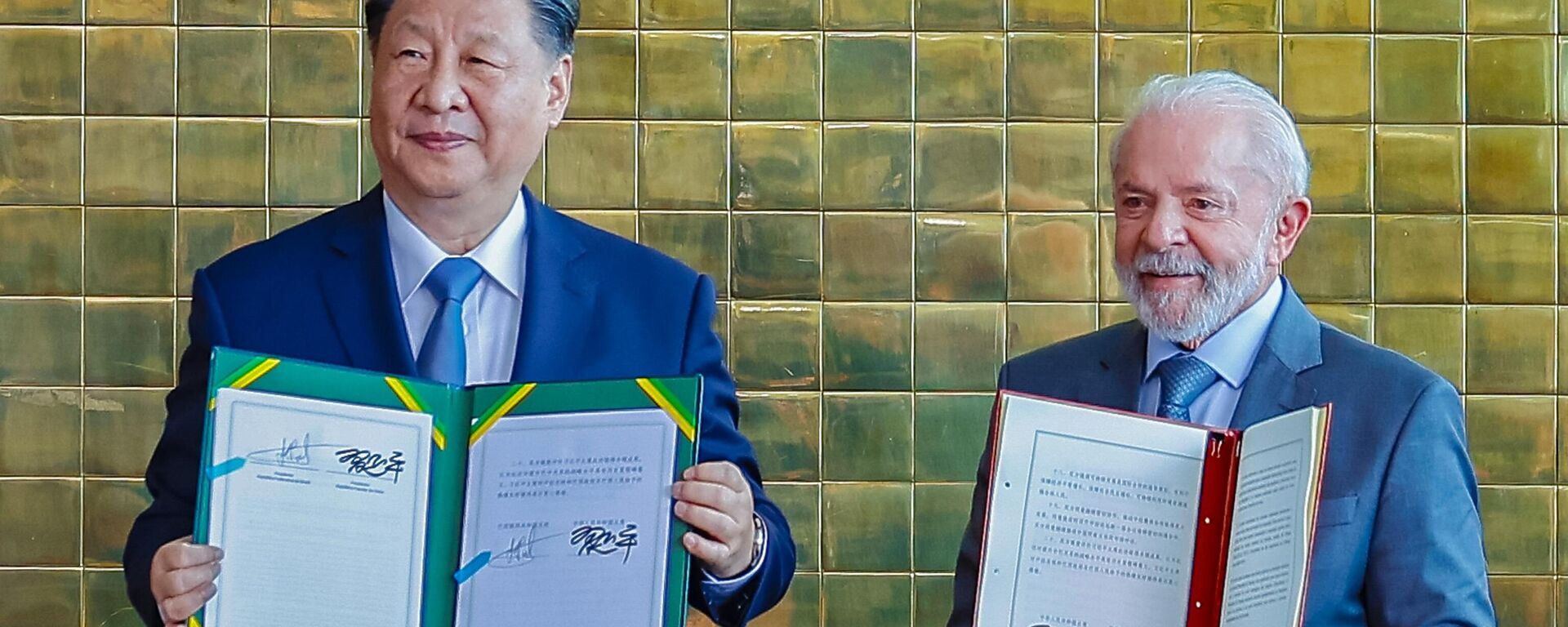 Presidente do Brasil, Luiz Inácio Lula da Silva, e o presidente da China, Xi Jinping, durante a Cerimônia de Assinatura de Atos no Palácio da Alvorada. Brasília, em 20 de novembro de 2024 - Sputnik Brasil, 1920, 20.11.2024