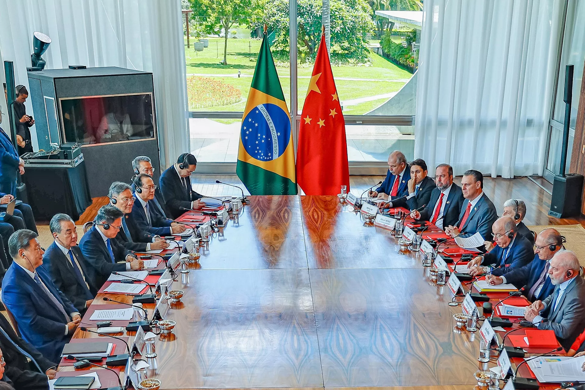 Reunião ampliada entre Brasil e China com a presença do presidente do Brasil, Luiz Inácio Lula da Silva, e seu homólogo chinês, Xi Jinping, no Palácio da Alvorada. Brasília, em 20 de novembro de 2024. - Sputnik Brasil, 1920, 20.11.2024