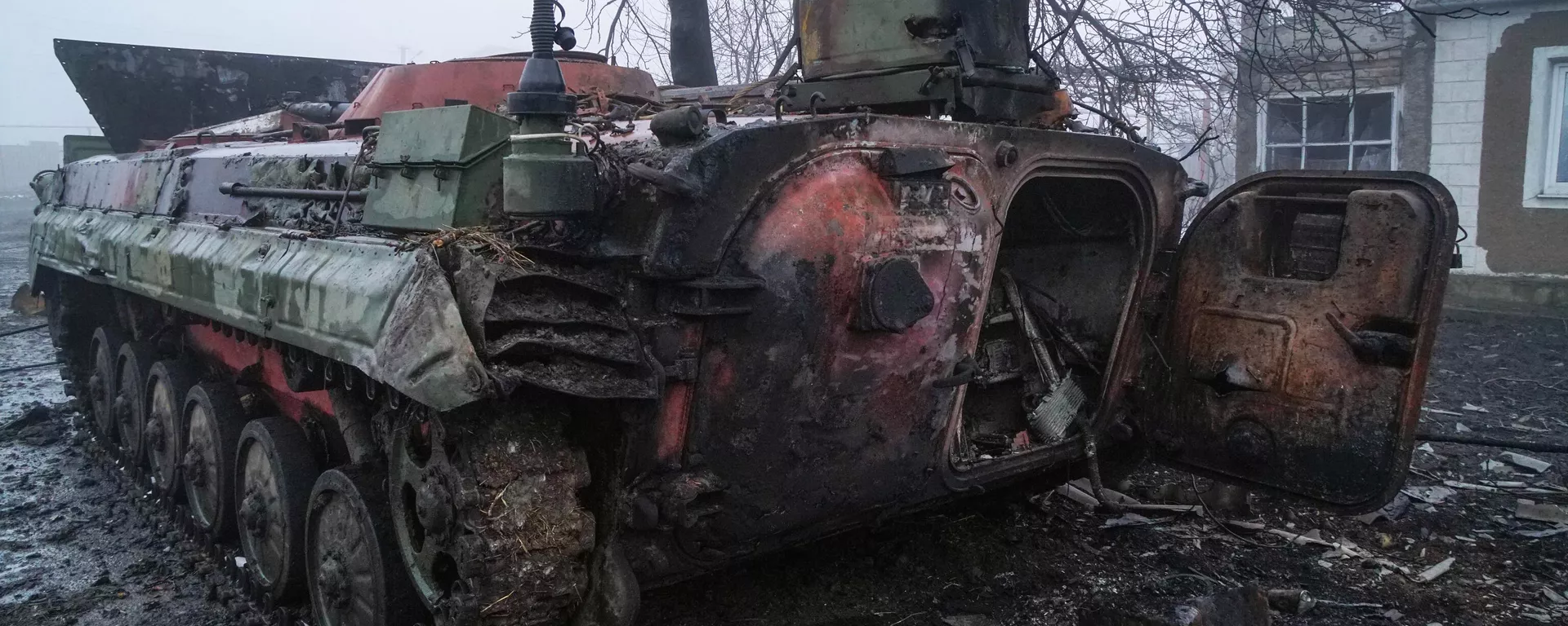 Equipamento militar destruído das Forças Armadas Ucranianas na zona de conflito na Ucrânia - Sputnik Brasil, 1920, 25.02.2025