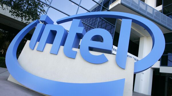 Logotipo da Intel do lado de fora do prédio Robert N. Noyce em Santa Clara, Califórnia, 16 de julho de 2007 - Sputnik Brasil