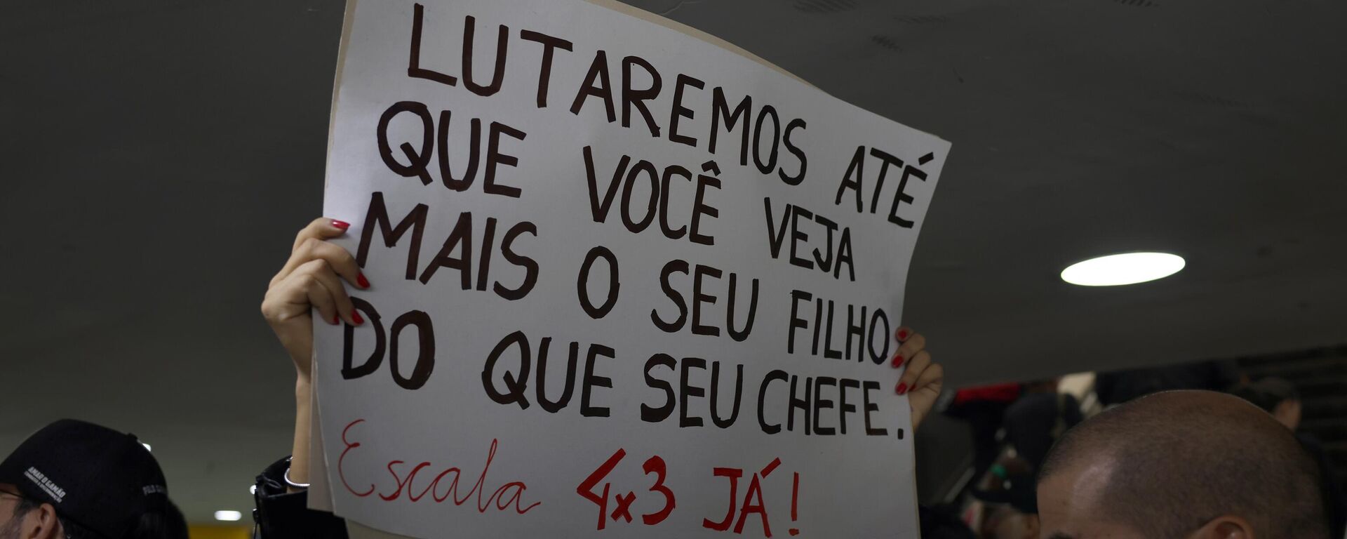 Manifestantes defendem o fim da jornada 6x1 durante ato em Brasília (DF) em 15 de novembro de 2024 - Sputnik Brasil, 1920, 28.11.2024