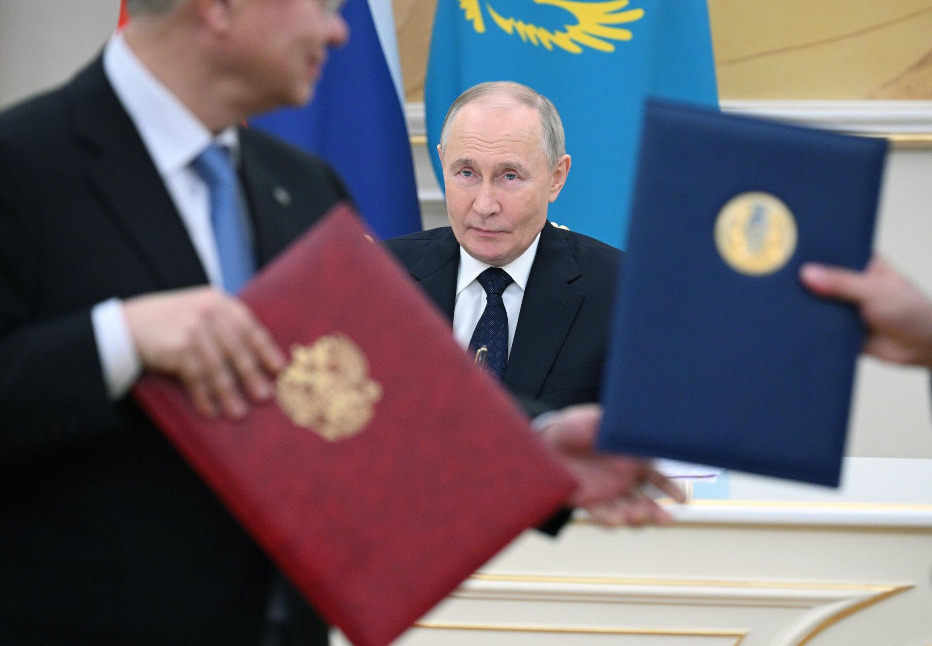 O presidente russo, Vladimir Putin, durante a cerimônia de assinatura de documentos conjuntos em Astana, Cazaquistão, 27 de novembro de 2024 - Sputnik Brasil, 1920, 29.11.2024