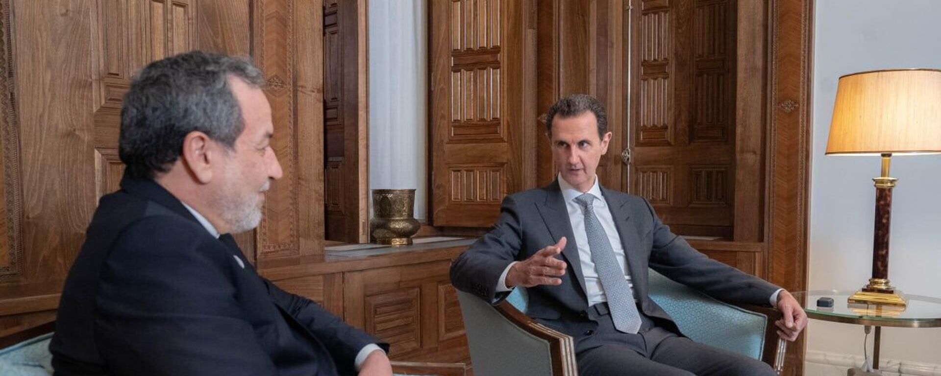 Presidente da Síria, Bashar al-Assad, durante encontro com o ministro das Relações Exteriores do Irã, Abbas Araghchi, em Damasco. 1º de dezembro de 2024 - Sputnik Brasil, 1920, 01.12.2024