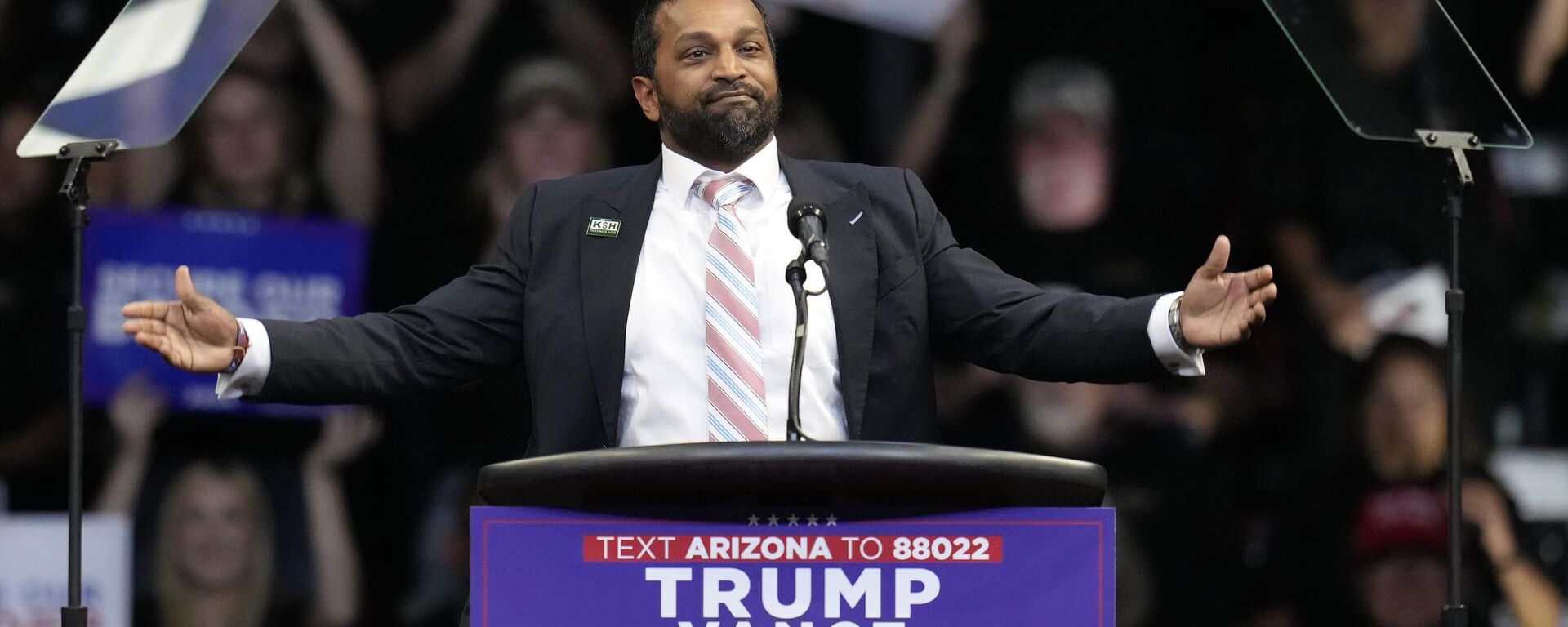 Kash Patel fala em um comício de campanha de Trump na Findlay Toyota Arena em Prescott Valley, Arizona, em 13 de outubro de 2024 - Sputnik Brasil, 1920, 01.12.2024