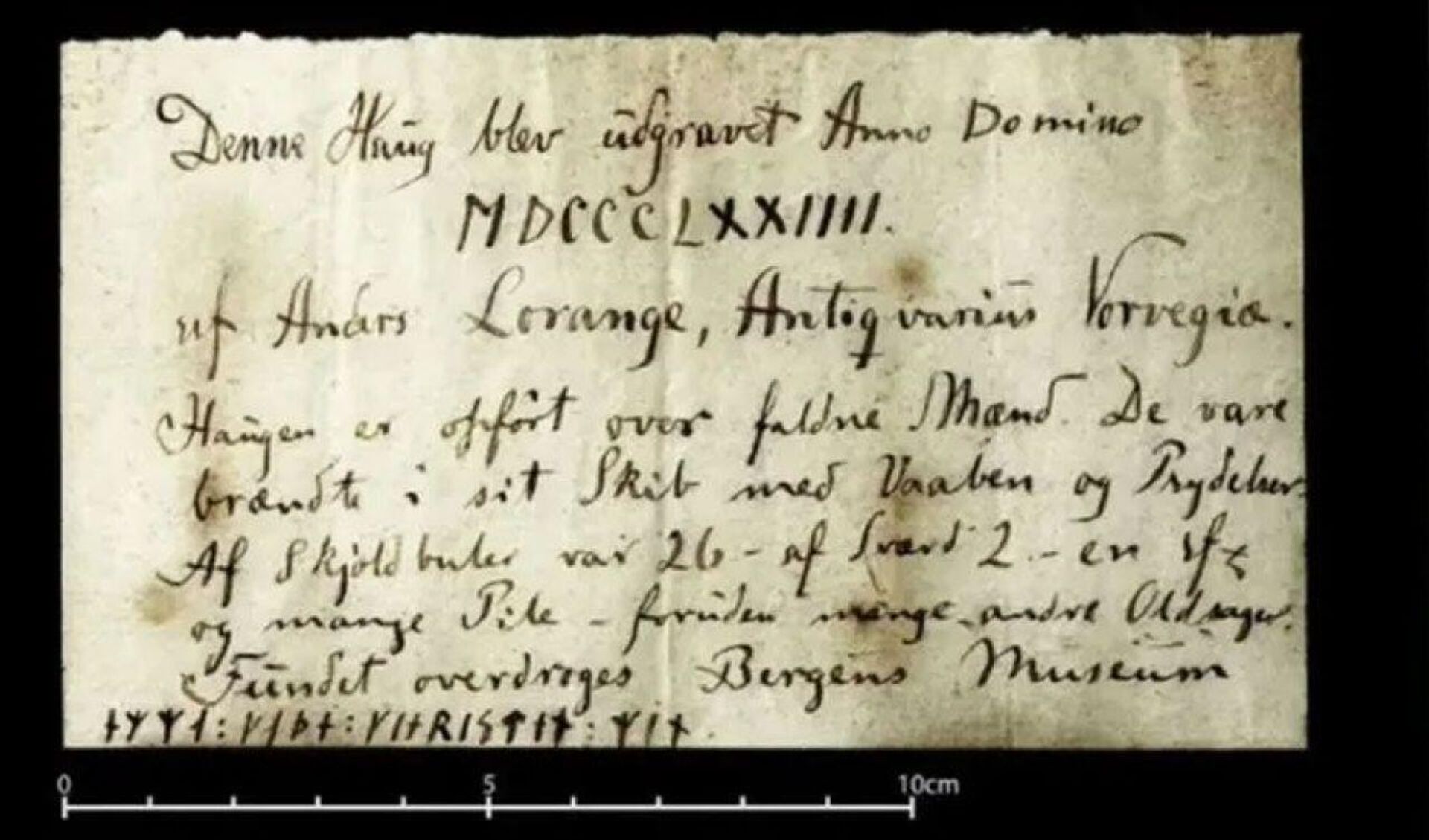 Nota encontrada em uma garrafa deixada pelo arqueólogo Anders Lorange há 150 anos, na Noruega