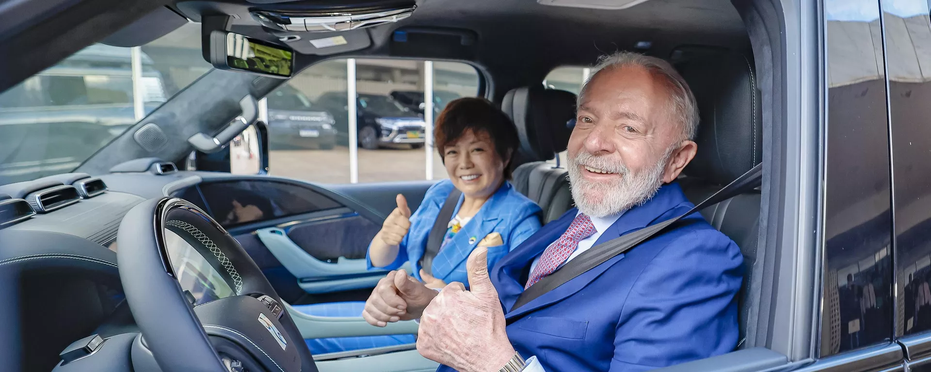 Presidente brasileiro, Luiz Inácio Lula da Silva, durante reunião com a vice-presidente executiva da BYD e CEO da BYD nas Américas, Stella Li, no Palácio do Planalto. Brasília (DF), 2 de dezembro de 2024 - Sputnik Brasil, 1920, 02.12.2024