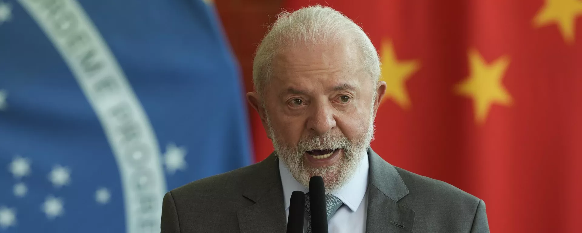 O presidente brasileiro, Luiz Inácio Lula da Silva, discursa durante entrevista coletiva conjunta com seu homólogo chinês, Xi Jinping, no Palácio da Alvorada. Brasília, Brasil, 20 de novembro de 2024 - Sputnik Brasil, 1920, 16.12.2024