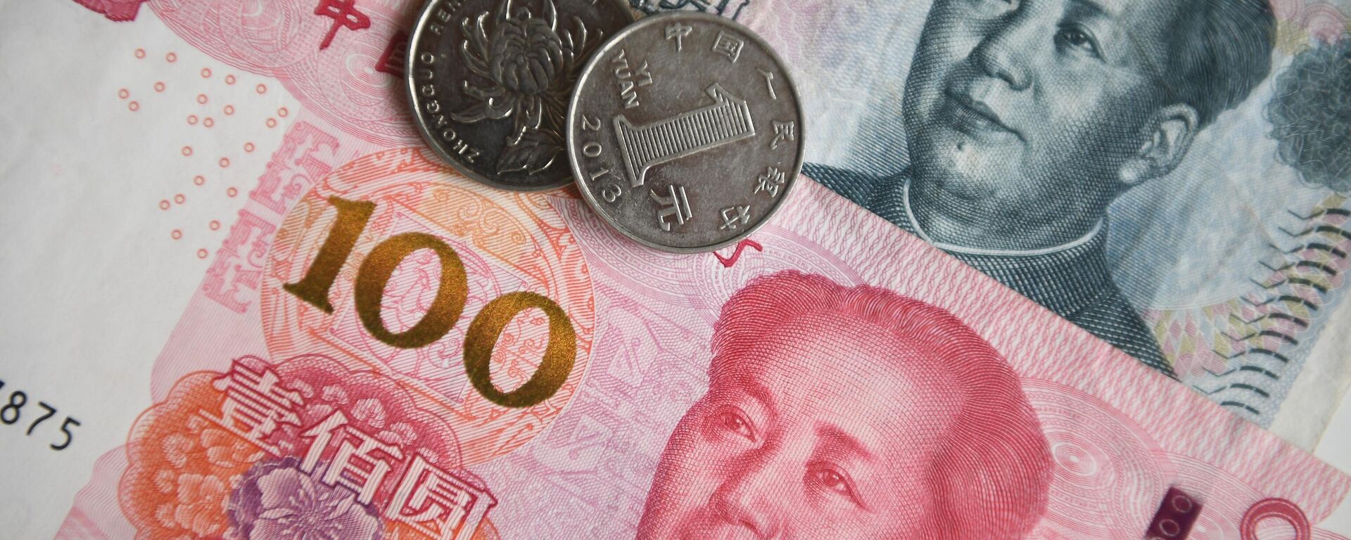 Cédulas e moedas de yuan chinês (imagem de referência) - Sputnik Brasil, 1920, 13.04.2026
