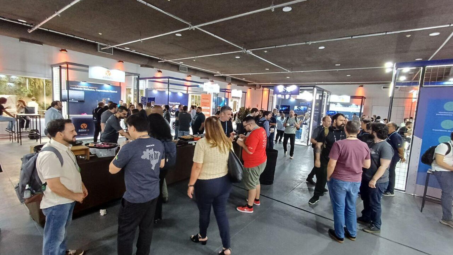 Participantes da 14ª Semana da Infraestrutura da Internet no Brasil. São Paulo, 12 de dezembro de 2024 - Sputnik Brasil, 1920, 12.12.2024