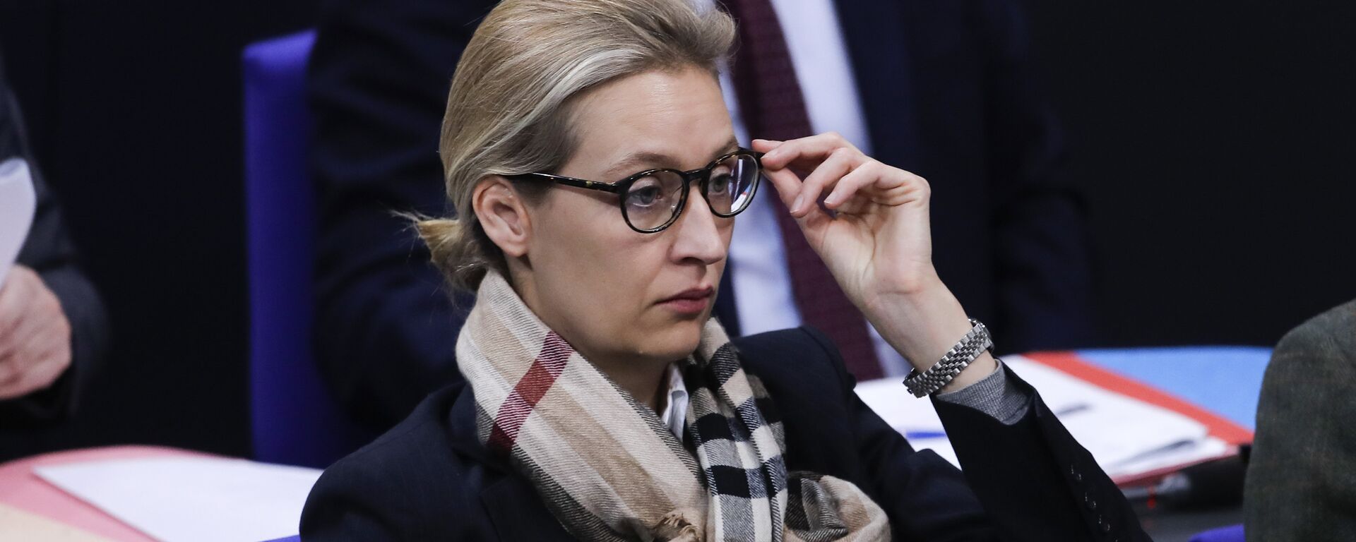 Alice Weidel, colíder da facção parlamentar do partido Alternativa para a Alemanha, AfD, chega ao Bundestag do parlamento alemão antes de um debate sobre a política de refugiados na Alemanha, em Berlim, 19 de janeiro de 2018 - Sputnik Brasil, 1920, 15.12.2024