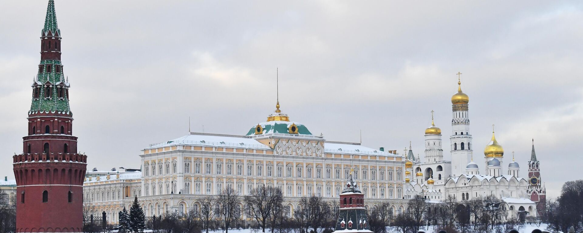 O Kremlin de Moscou. No centro, o Grande Palácio do Kremlin - Sputnik Brasil, 1920, 16.12.2024