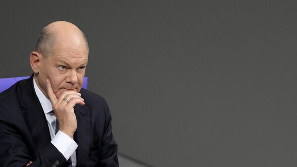 O chanceler alemão, Olaf Scholz, participa de uma sessão plenária no Bundestag, parlamento alemão, onde enfrenta um voto de desconfiança. Berlim, 16 de dezembro de 2024 - Sputnik Brasil