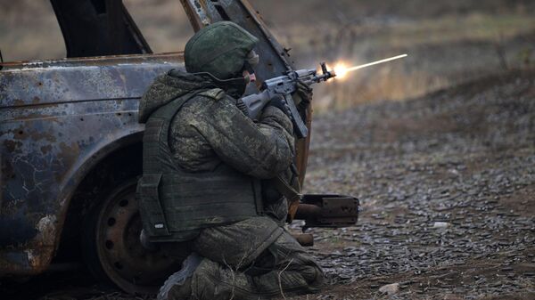 Treinamento de combate das unidades de assalto da 30ª Brigada de Infantaria Motorizada do Distrito Militar Central na República Popular de Donetsk (RPD) - Sputnik Brasil