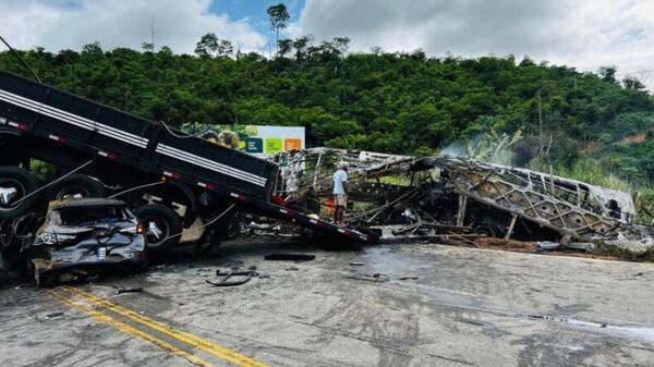 Batida ocorreu por volta das 4h da madrugada, na altura do KM 285, na BR-116, em Teófilo Otoni, em Minas Gerais. Brasil, 21 de dezembro de 2024 - Sputnik Brasil