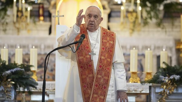 O papa Francisco faz a oração do Angelus dentro da Catedral de Nossa Senhora da Assunção de Ajaccio. França, 15 de dezembro de 2024 - Sputnik Brasil