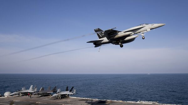 Um caça F/A-18 Super Hornet decola do convés do porta-aviões de propulsão nuclear USS George Washington durante exercícios conjuntos na costa da Argentina, 30 de maio de 2024. - Sputnik Brasil