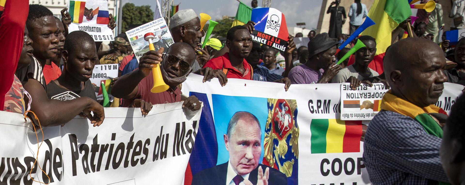 Malineses protestam contra a França e em apoio à Rússia no 60º aniversário da independência da República do Mali em 1960, em Bamako, Mali, 22 de setembro de 2020 - Sputnik Brasil, 1920, 24.12.2024