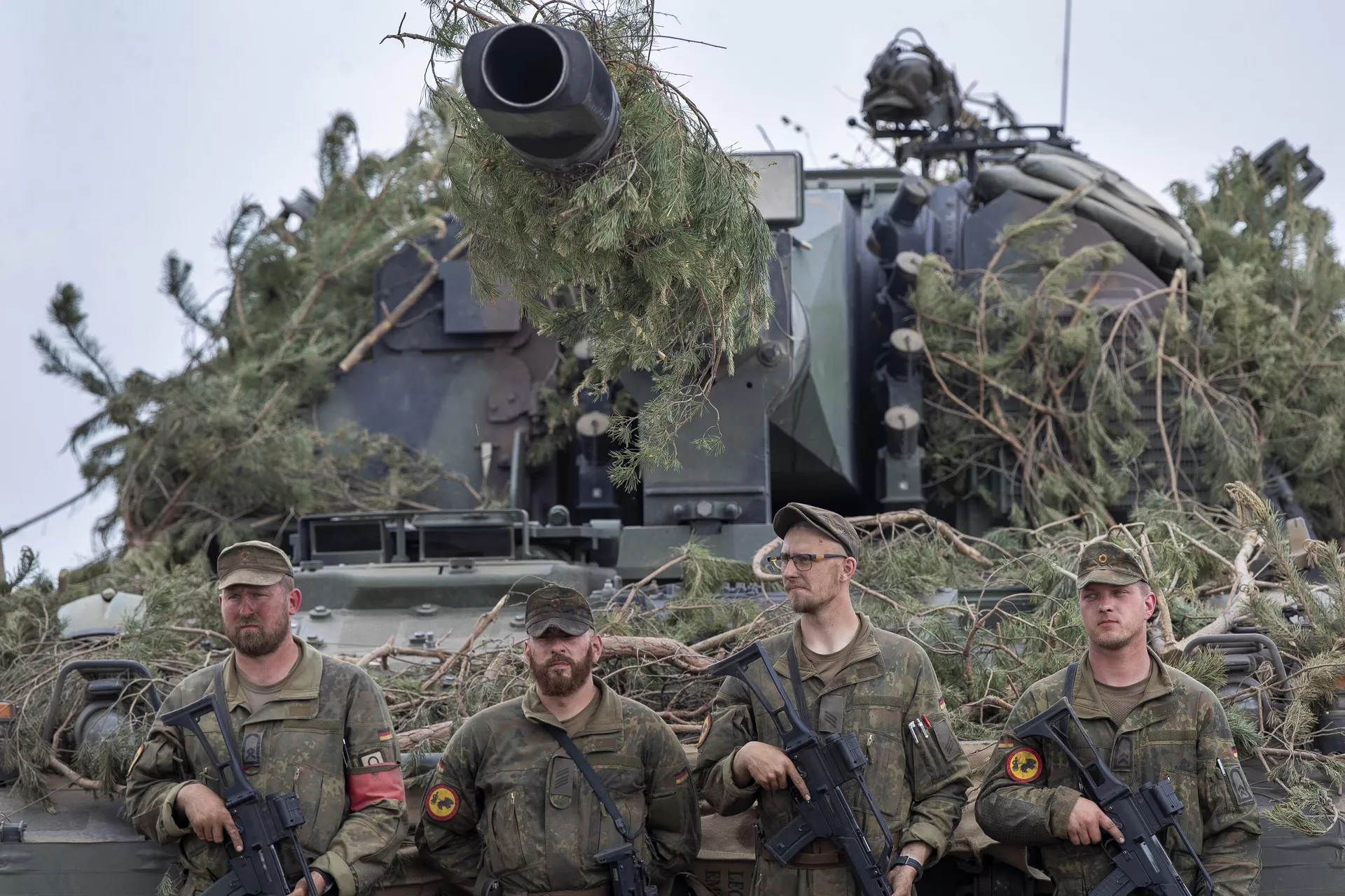 Soldados alemães participam com obuseiro autopropulsado PzH 2000 do exercício militar internacional de nível de divisão lituano-alemão Grand Quadriga 2024 em Vilnius, Lituânia, em 29 de maio de 2024 - Sputnik Brasil, 1920, 26.12.2024