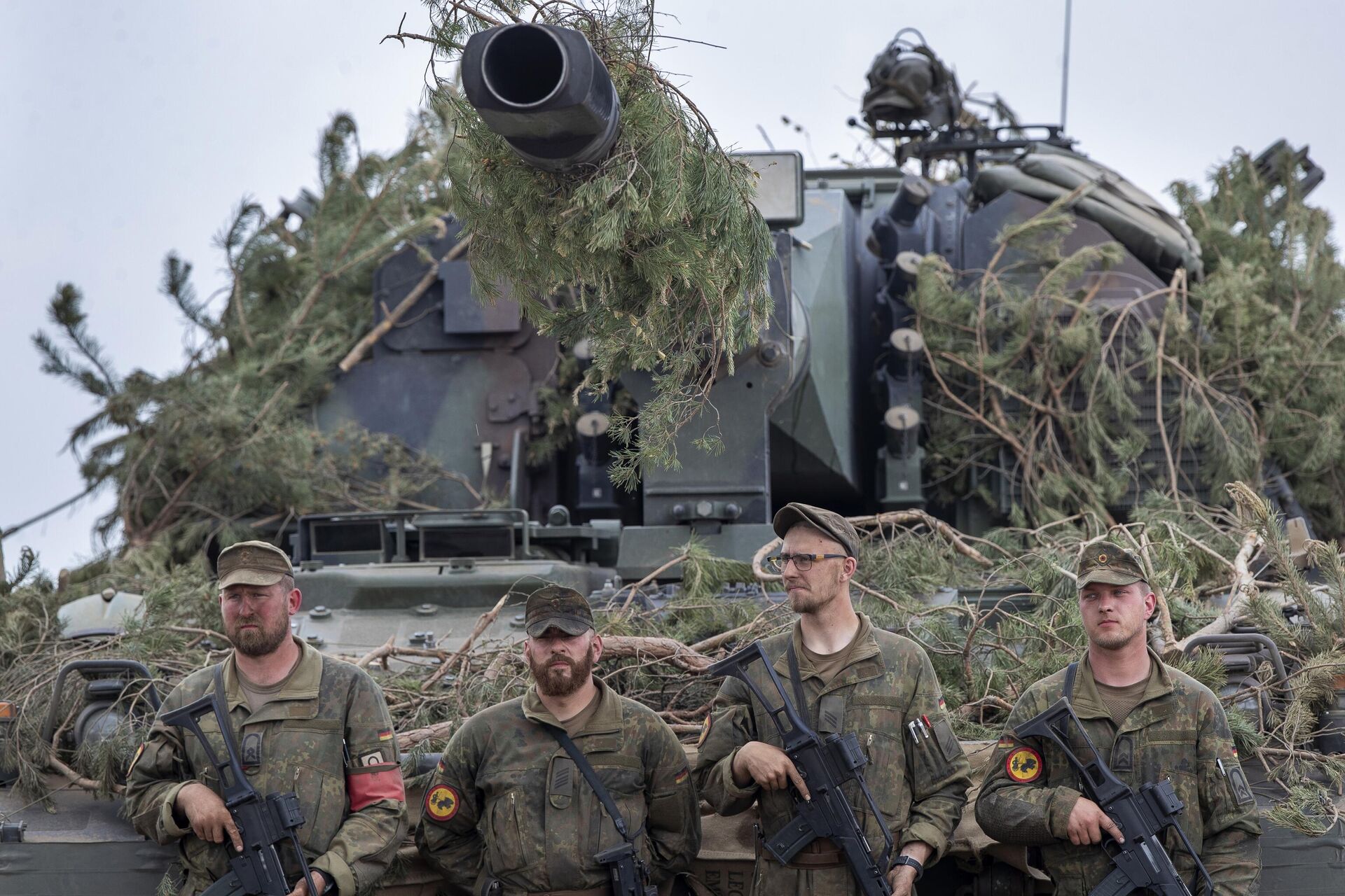 Soldados alemães participam com obuseiro autopropulsado PzH 2000 do exercício militar internacional de nível de divisão lituano-alemão Grand Quadriga 2024  em Vilnius, Lituânia, em 29 de maio de 2024