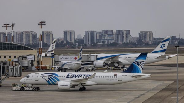 Aeronaves no aeroporto Ben Gurion, em Tel Aviv, Israel. - Sputnik Brasil