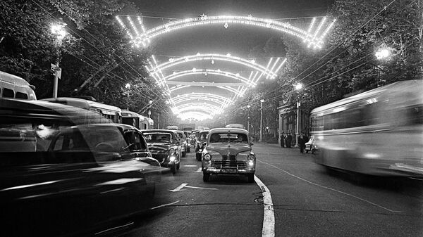 Avenida Shota Rustaveli à noite, Tbilisi, República Socialista Soviética da Geórgia, 1º de junho de 1966. - Sputnik Brasil