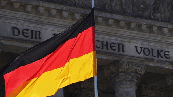 Bandeira alemã do edifício do Reichstag em Berlim - Sputnik Brasil