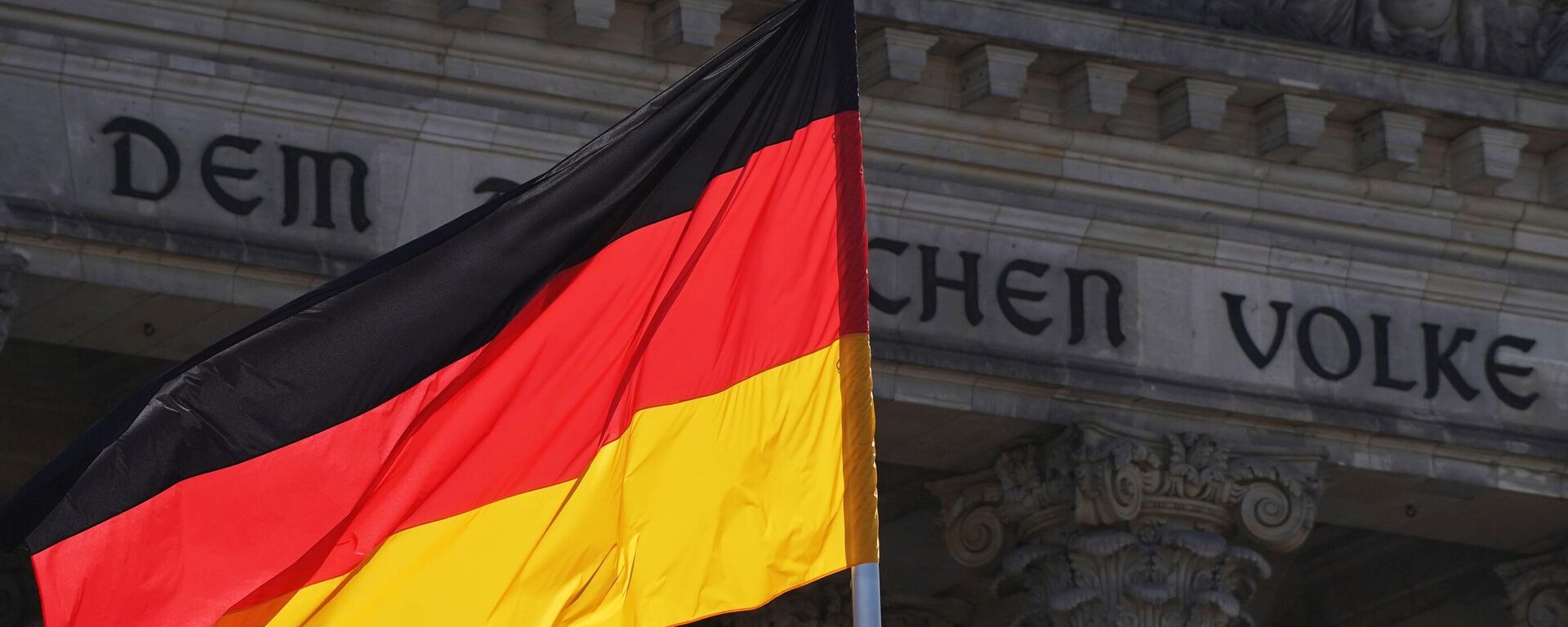 Bandeira alemã do edifício do Reichstag em Berlim - Sputnik Brasil, 1920, 30.12.2024