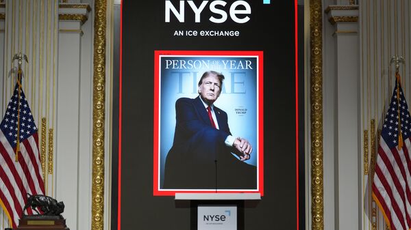 A capa Personalidade do Ano da revista Time mostra o presidente eleito Donald Trump antes de uma cerimônia na Bolsa de Valores de Nova York, Nova York, 12 de dezembro de 2024 - Sputnik Brasil