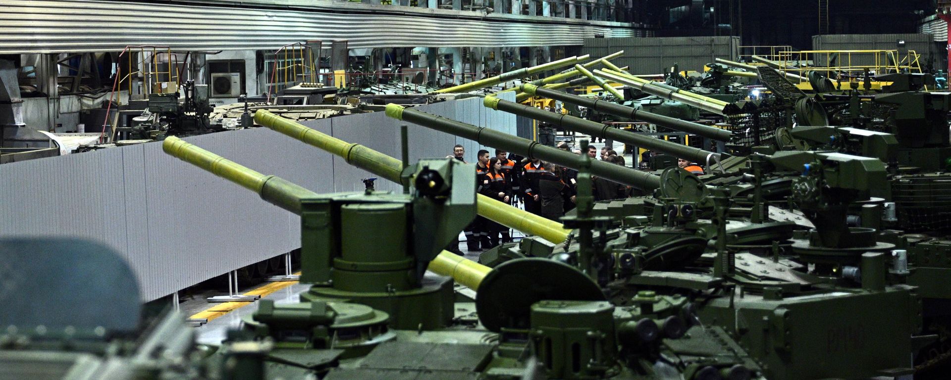 Tanques T-72, T-90 na fábrica de montagem Uralvagonzavod, Nizhny Tagil, a Rússia. - Sputnik Brasil, 1920, 11.10.2026