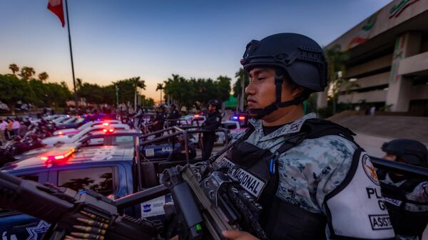 Dezenas de soldados da Guarda Nacional e do Exército Mexicano foram destacados para Sinaloa para conter a violência desencadeada após a captura de Ismael Zambada García, um dos líderes do Cartel de Sinaloa, em 20 de outubro de 2024 - Sputnik Brasil