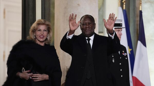 O presidente da Costa do Marfim, Alassane Ouattara, e sua esposa Dominique Ouattara chegam para a 19ª Cúpula da Francofonia, no Palácio do Eliseu, em Paris, sexta-feira, 4 de outubro de 2024 - Sputnik Brasil