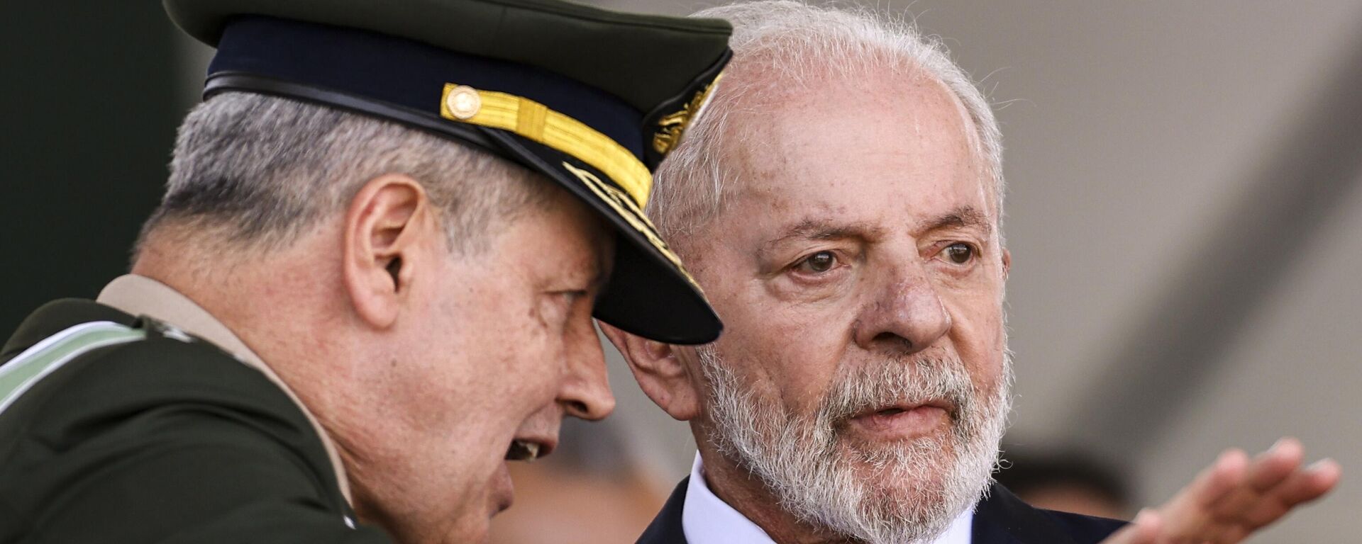 O general Tomás Paiva, comandante do Exército, e o presidente Luiz Inácio Lula da Silva durante solenidade comemorativa do Dia do Soldado, no Quartel-General do Exército, em Brasília (DF), em 22 de agosto de 2024 - Sputnik Brasil, 1920, 02.01.2025