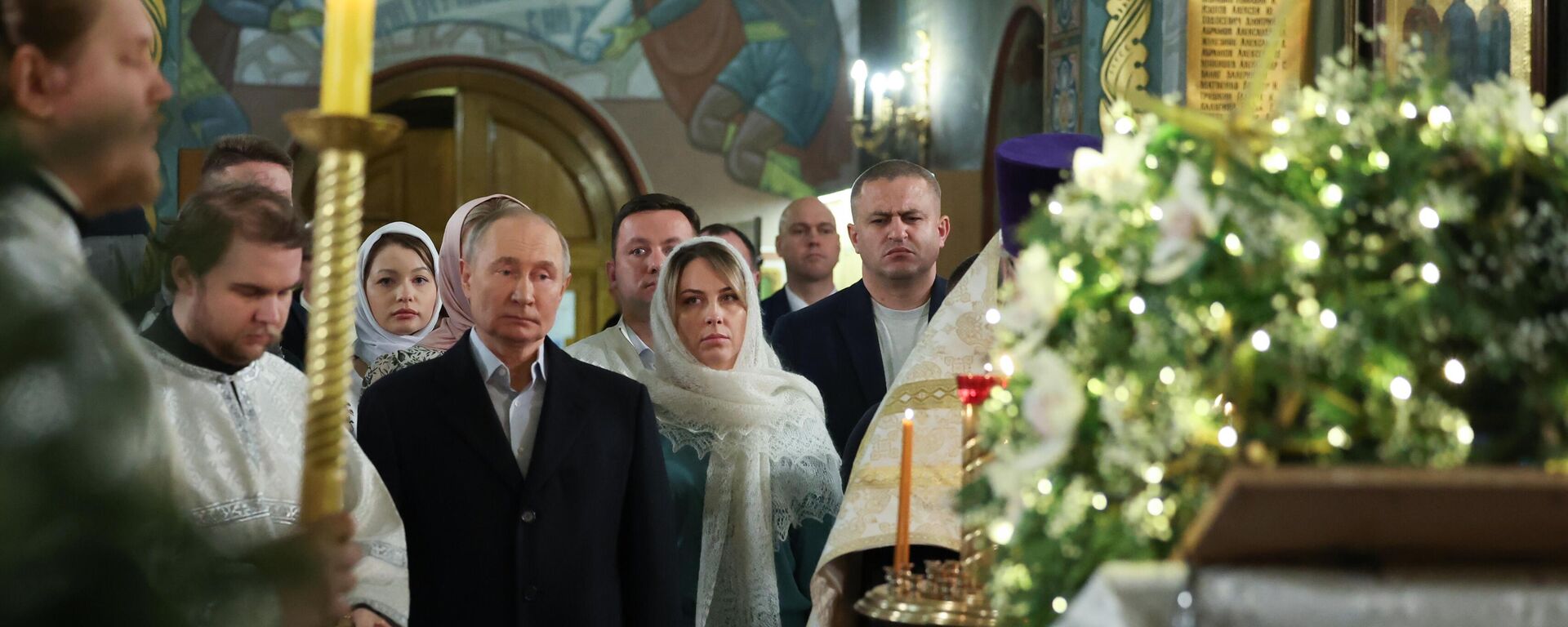 Presidente da Rússia, Vladimir Putin, durante celebração de Natal na Igreja de São Jorge. Moscou, 6 de janeiro de 2025 - Sputnik Brasil, 1920, 06.01.2025