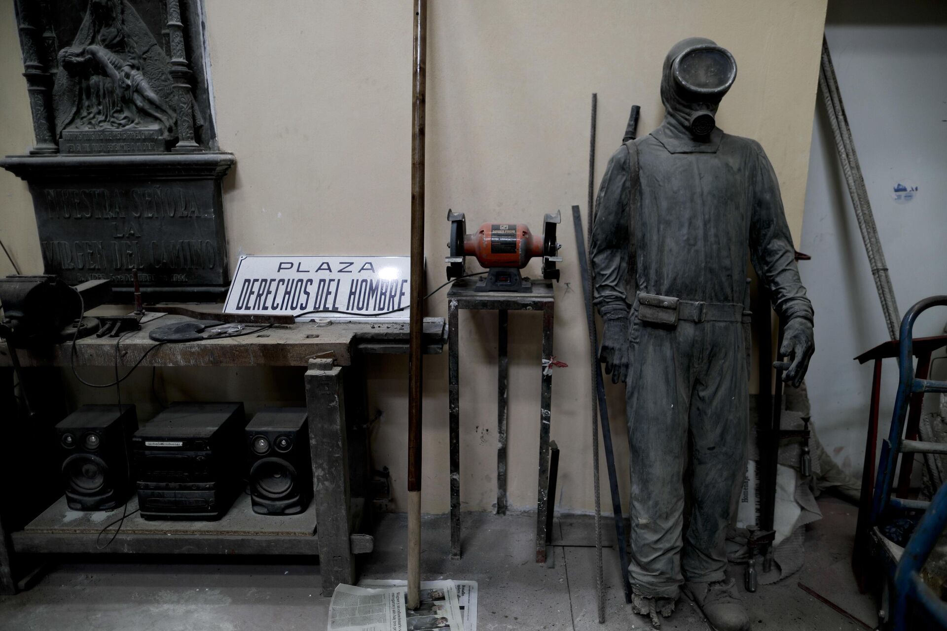 Estátua do personagem Eternauta, em um hospital para estátuas na Argentina - Sputnik Brasil, 1920, 09.01.2025