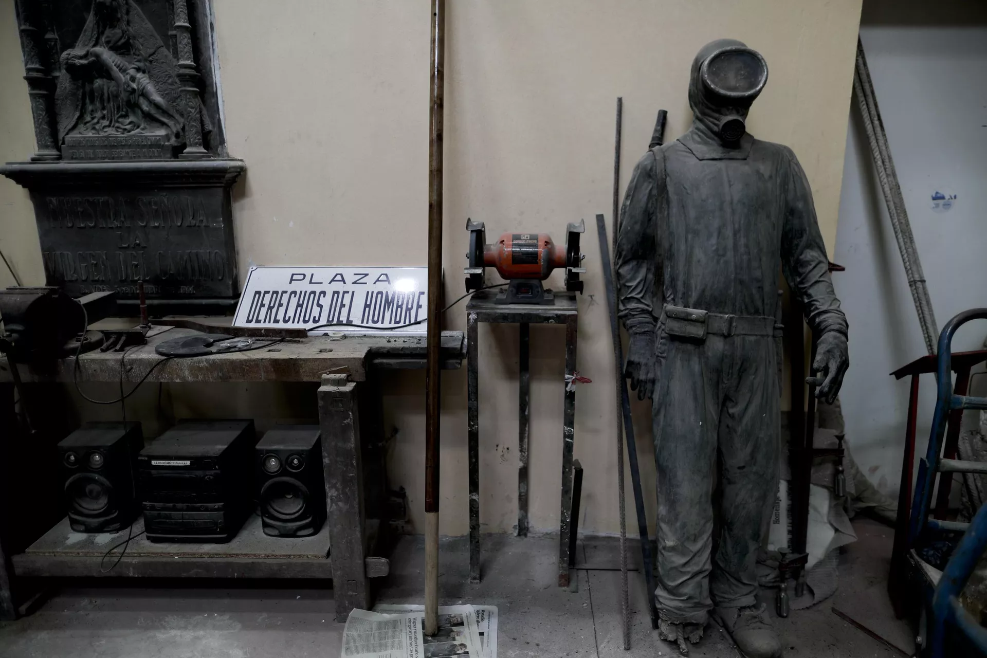 Estátua do personagem Eternauta, em um hospital para estátuas na Argentina - Sputnik Brasil, 1920, 09.01.2025