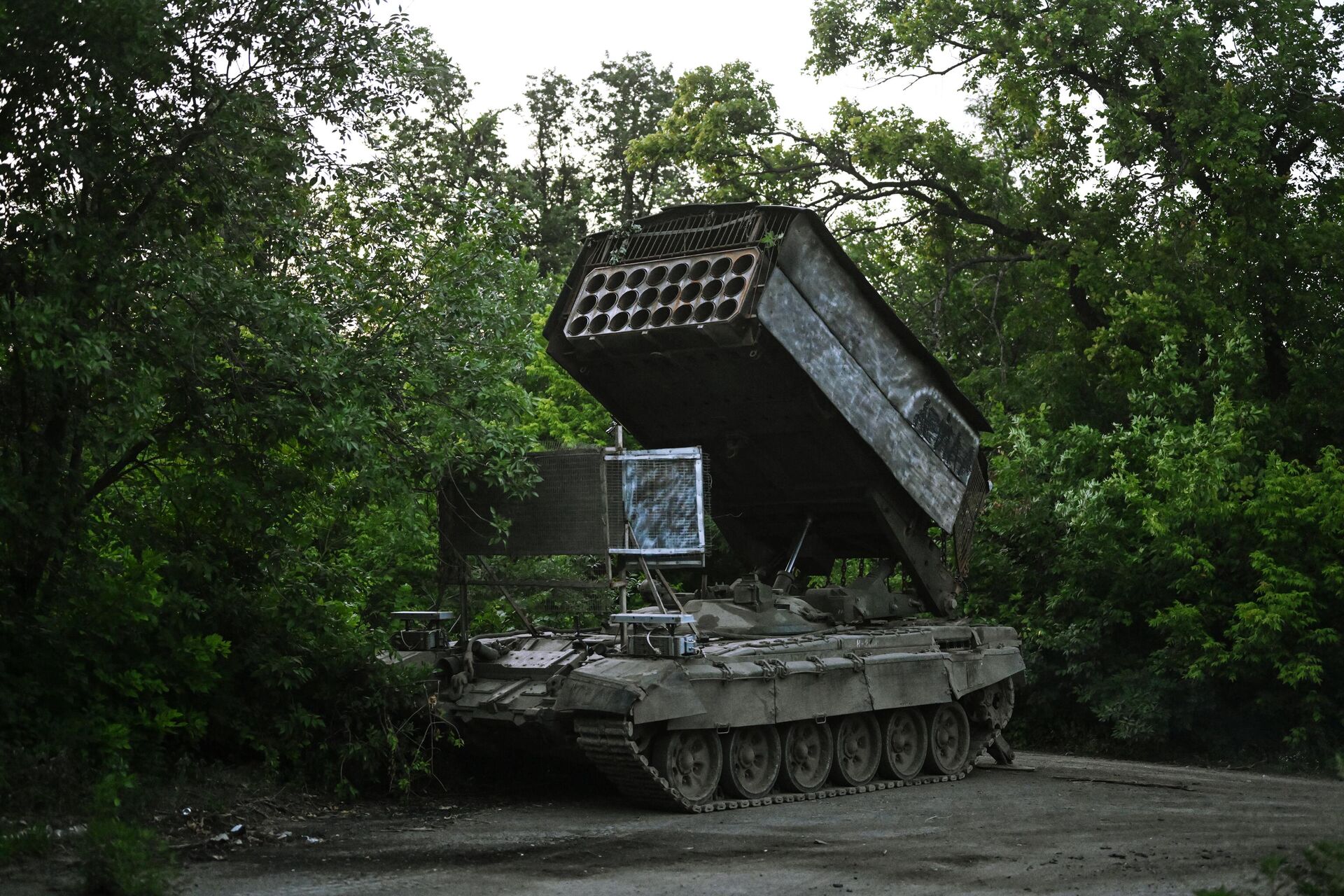 Sistema de lança-chamas pesado TOS-1A Solntsepek na zona de operação militar esécial. - Sputnik Brasil, 1920, 10.01.2025