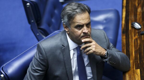 Aécio Neves volta ao Senado para reassumir seu mandato, após ser afastado por determinação da Primeira Turma do STF, a pedido da PGR, em Brasília (DF). Brasil, 18 de outubro de 2017 - Sputnik Brasil