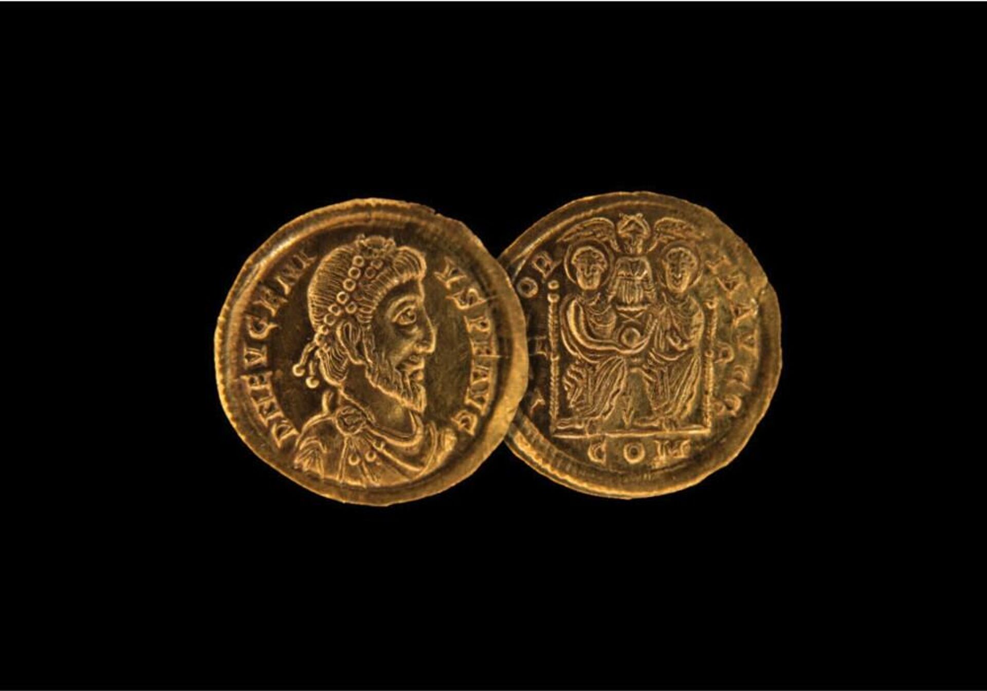 Uma das três moedas de ouro com Eugênio que foi encontrada em um tesouro da era romana em Luxemburgo