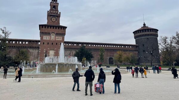 Fachada principal do Castelo Sforzesco em Milão - Sputnik Brasil