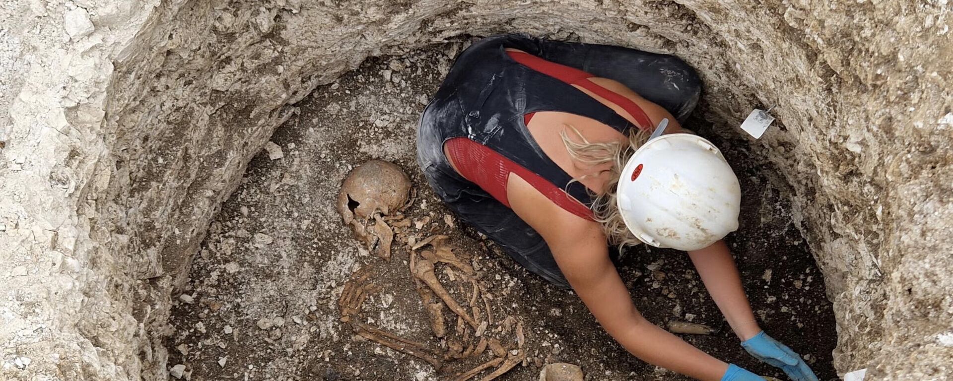 A equipe de pesquisa afirma que evidências genéticas e modelagem sugerem que a comunidade da Idade do Ferro em Dorset era matrilocal: ou seja, as mulheres ficavam onde estavam e os homens se mudavam para se juntar a elas - Sputnik Brasil, 1920, 16.01.2025