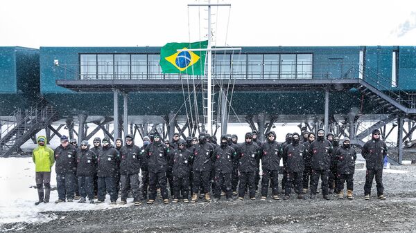 Pesquisadores brasileiros da operação Antártica (Operantar XL) na Estação Antártica Comandante Ferraz (EACF), em 19 de novembro de 2021 - Sputnik Brasil