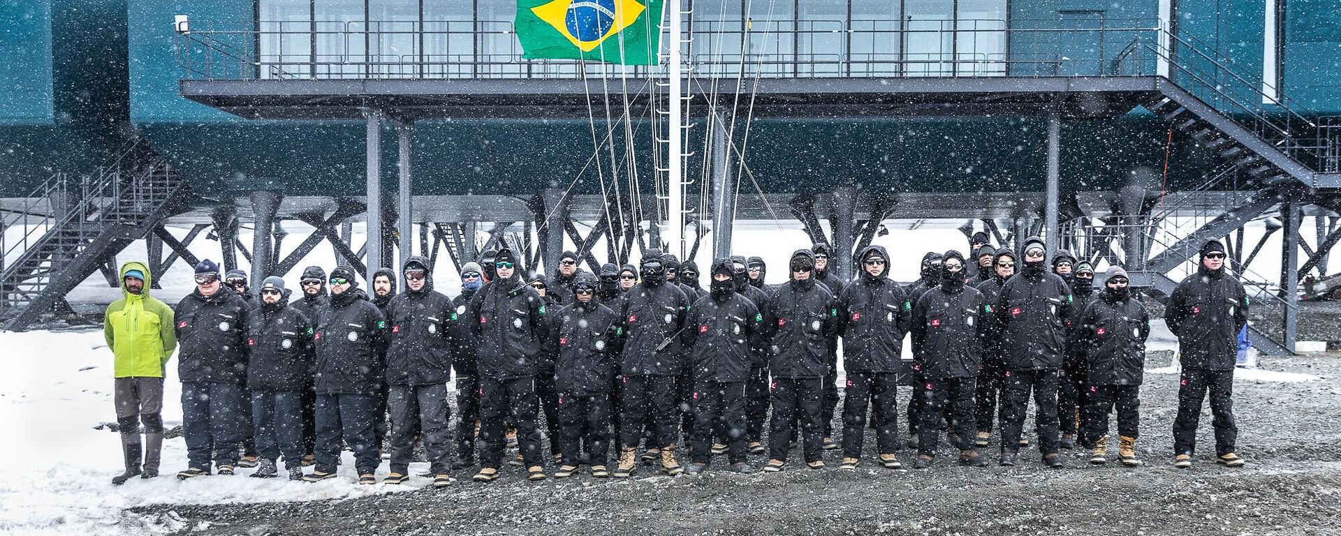 Pesquisadores brasileiros da operação Antártica (Operantar XL) na Estação Antártica Comandante Ferraz (EACF), em 19 de novembro de 2021 - Sputnik Brasil, 1920, 16.01.2025