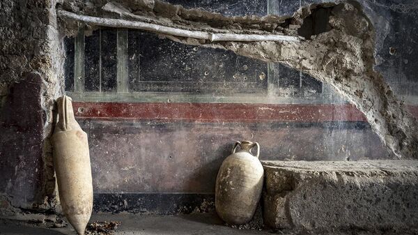 Banho privado recentemente descoberto no local de escavações arqueológicas em Pompeia - Sputnik Brasil