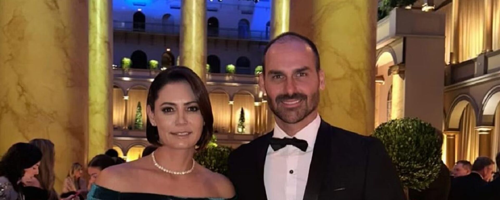 Michelle e Eduardo participaram de um jantar oferecido por Donald Trump no National Building Museum. Washington, 19 de janeiro de 2025 - Sputnik Brasil, 1920, 20.01.2025