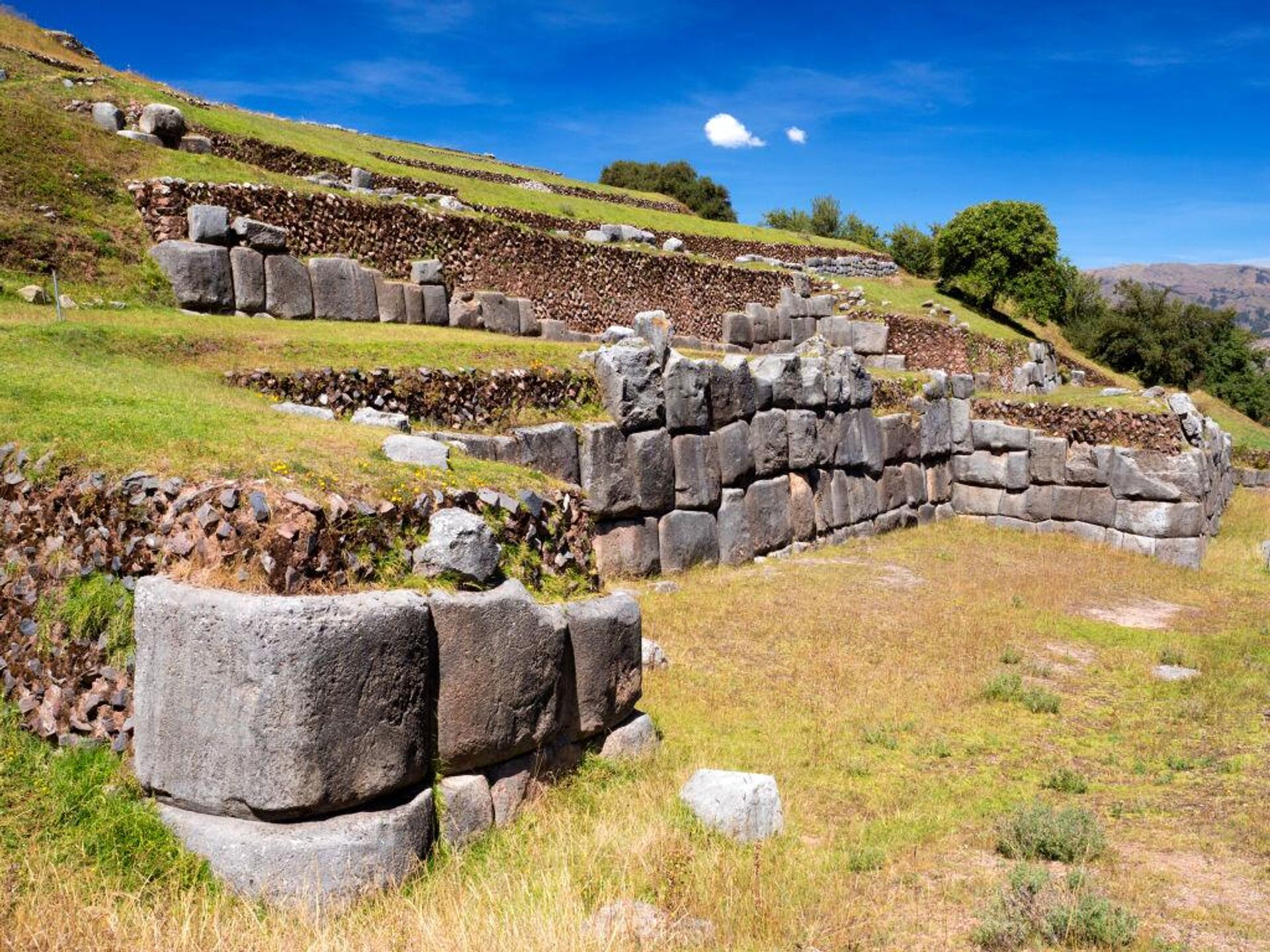 Imensas muralhas Incas na fortaleza de Sacsayhuaman, Peru - Sputnik Brasil, 1920, 21.01.2025